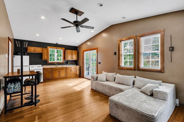 6 Pitcairn Ave, Leicester, MA 01524