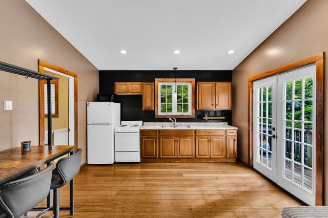 6 Pitcairn Ave, Leicester, MA 01524