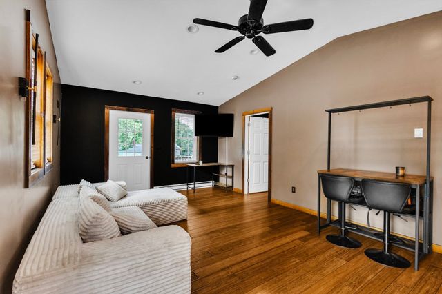 6 Pitcairn Ave, Leicester, MA 01524