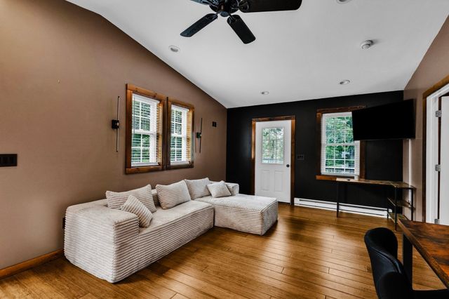 6 Pitcairn Ave, Leicester, MA 01524