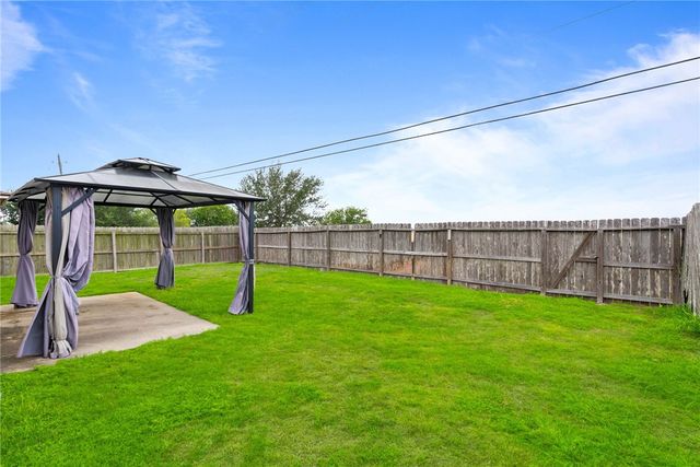 2529 Las Brisas St, Corpus Christi, TX 78414