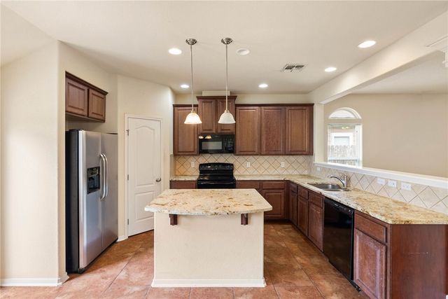 2529 Las Brisas St, Corpus Christi, TX 78414