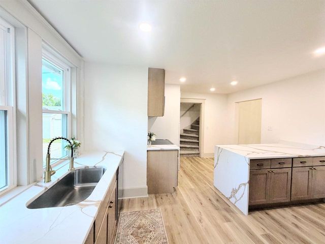 1730 N ONEIDA STREET, Appleton, WI 54911