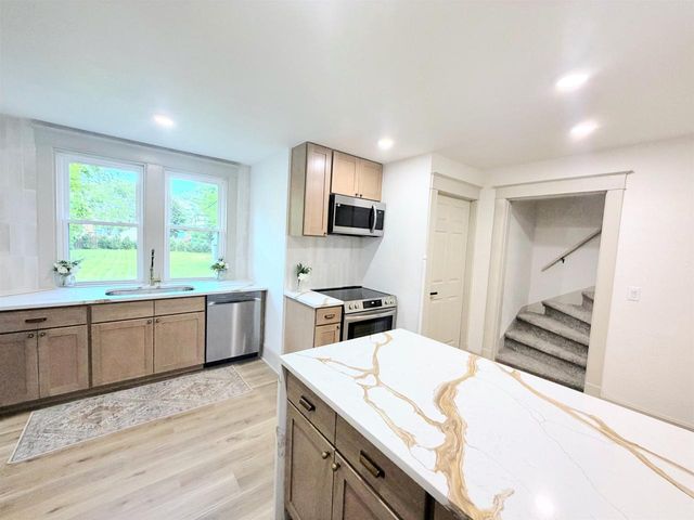 1730 N ONEIDA STREET, Appleton, WI 54911