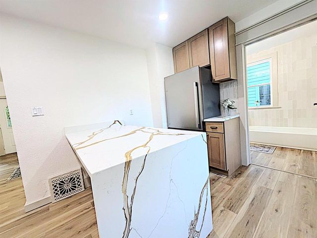 1730 N ONEIDA STREET, Appleton, WI 54911