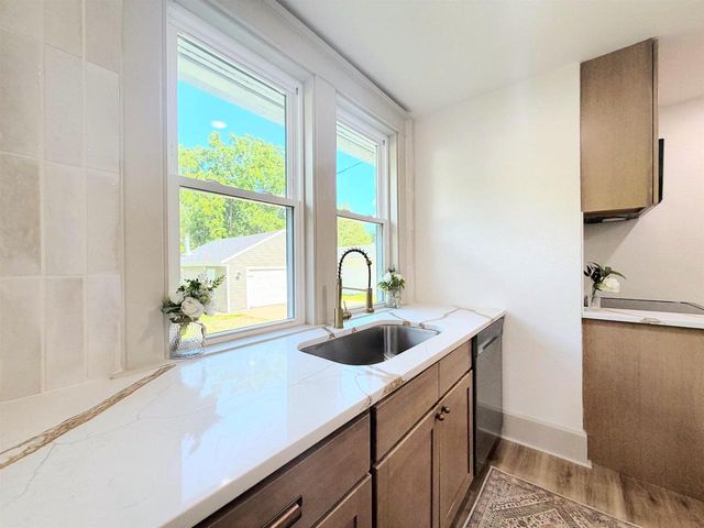 1730 N ONEIDA STREET, Appleton, WI 54911
