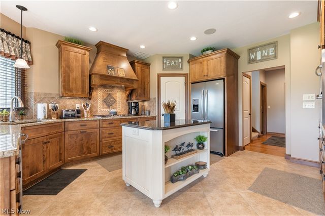 5850 Quarry Lake Drive SE, East Canton, OH 44730