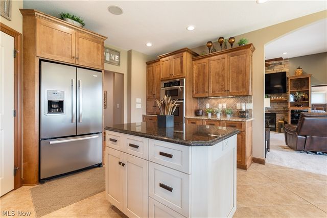 5850 Quarry Lake Drive SE, East Canton, OH 44730