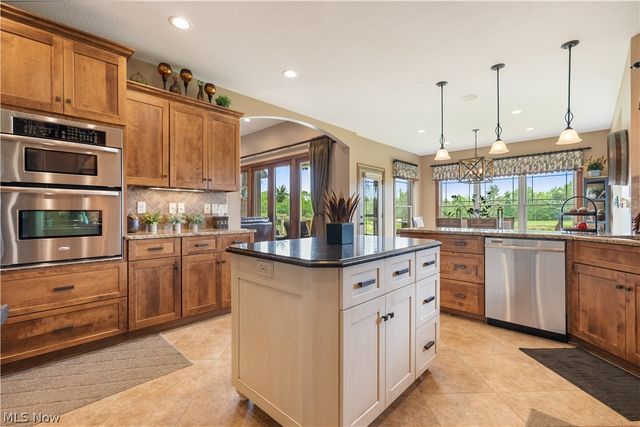 5850 Quarry Lake Drive SE, East Canton, OH 44730