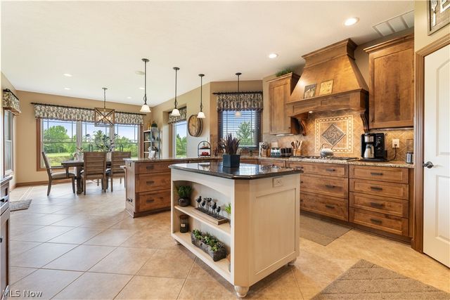 5850 Quarry Lake Drive SE, East Canton, OH 44730