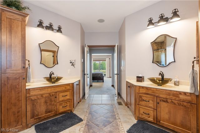5850 Quarry Lake Drive SE, East Canton, OH 44730