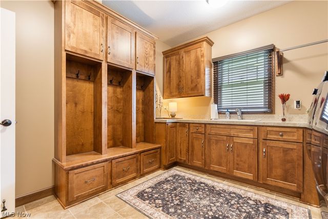 5850 Quarry Lake Drive SE, East Canton, OH 44730