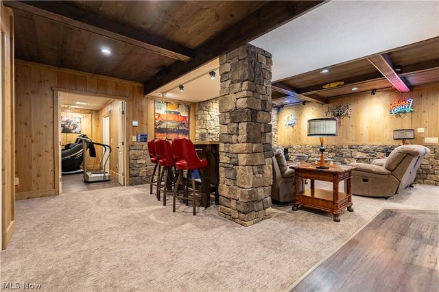 5850 Quarry Lake Drive SE, East Canton, OH 44730