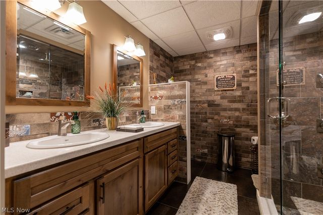 5850 Quarry Lake Drive SE, East Canton, OH 44730