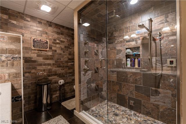 5850 Quarry Lake Drive SE, East Canton, OH 44730