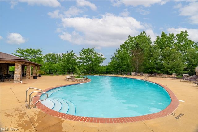 5850 Quarry Lake Drive SE, East Canton, OH 44730