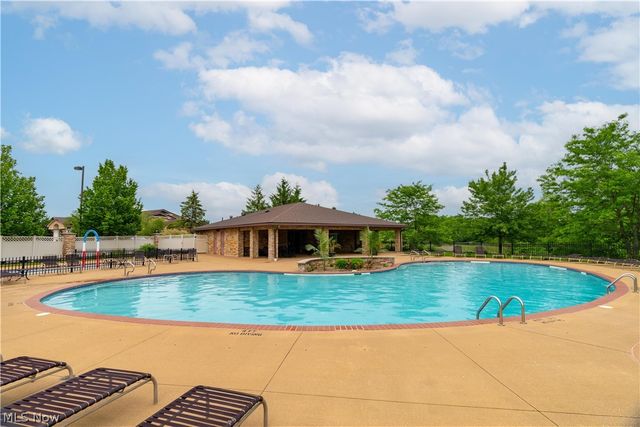 5850 Quarry Lake Drive SE, East Canton, OH 44730