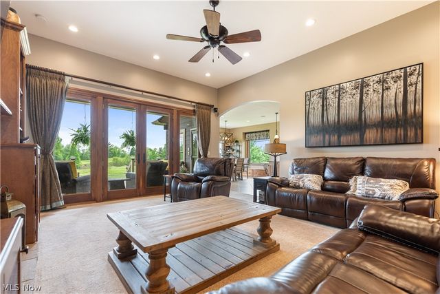 5850 Quarry Lake Drive SE, East Canton, OH 44730
