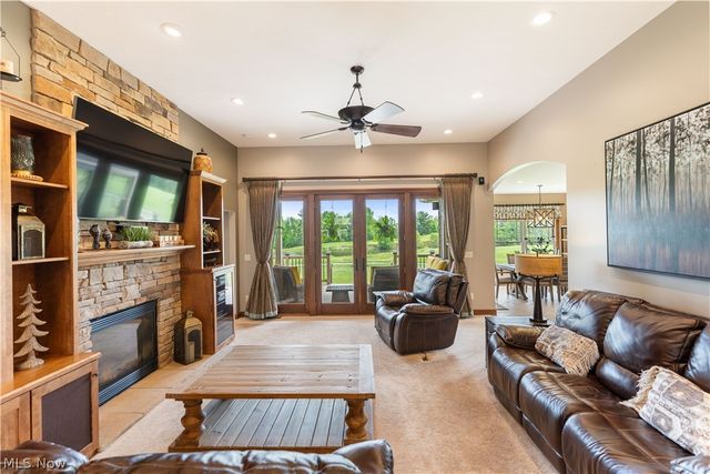 5850 Quarry Lake Drive SE, East Canton, OH 44730