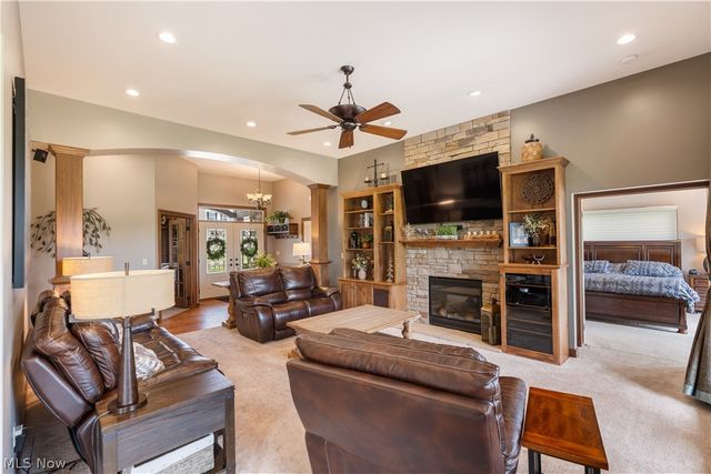 5850 Quarry Lake Drive SE, East Canton, OH 44730