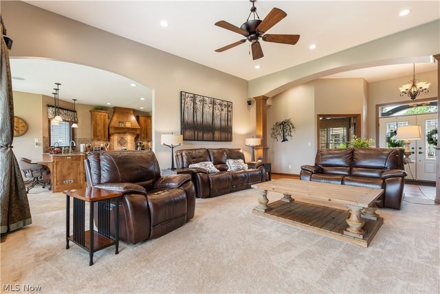 5850 Quarry Lake Drive SE, East Canton, OH 44730