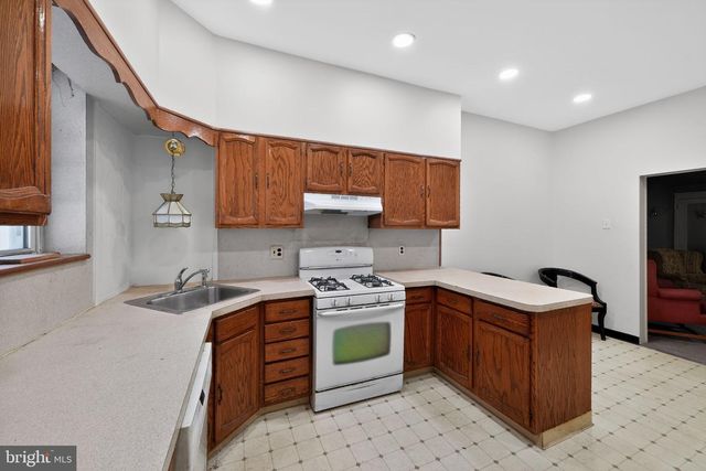 1325 E MONTGOMERY AVE, Philadelphia, PA 19125