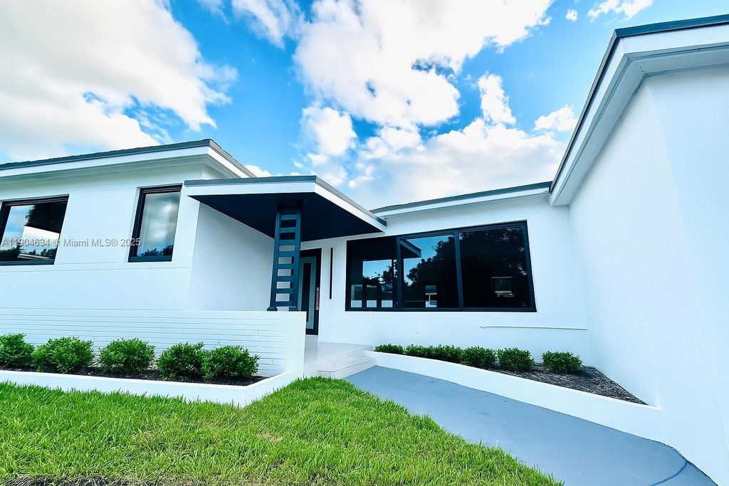 20 NE 135th St, North Miami, FL 33161