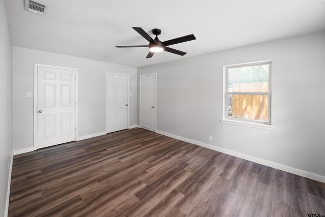 303 Shady Ln, Whitehouse, TX 75791