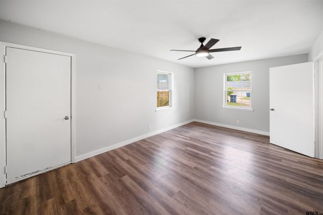 303 Shady Ln, Whitehouse, TX 75791