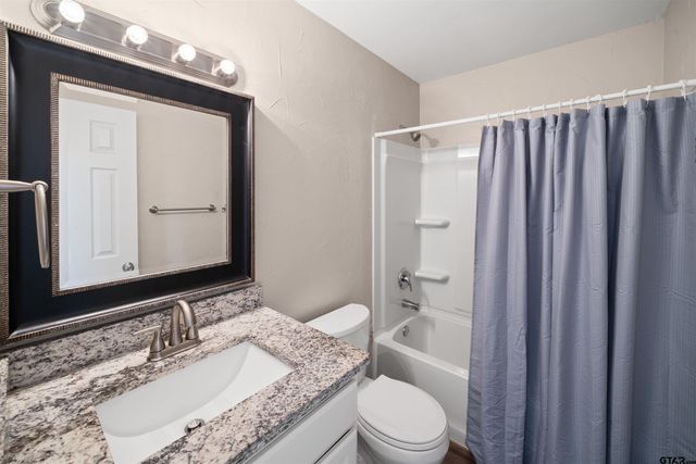 303 Shady Ln, Whitehouse, TX 75791