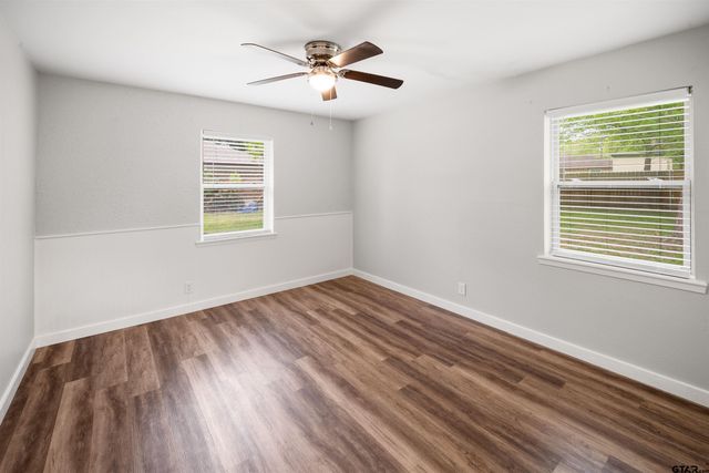 303 Shady Ln, Whitehouse, TX 75791