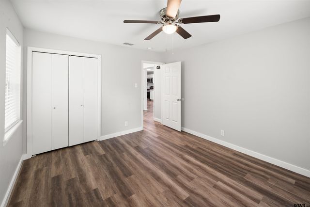 303 Shady Ln, Whitehouse, TX 75791