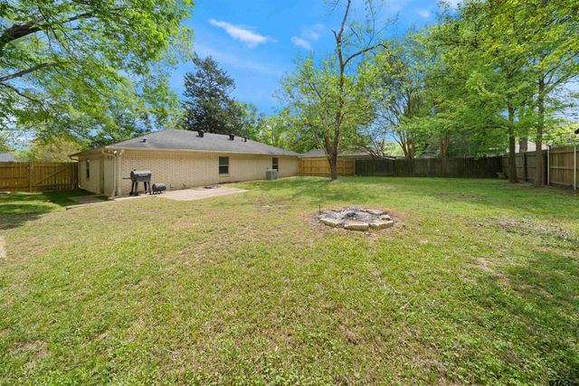 303 Shady Ln, Whitehouse, TX 75791