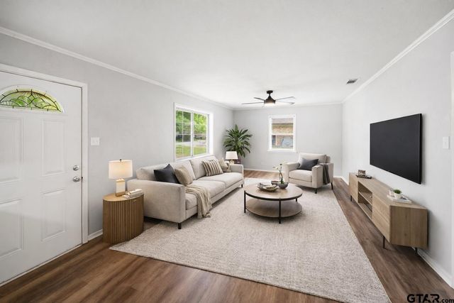 303 Shady Ln, Whitehouse, TX 75791