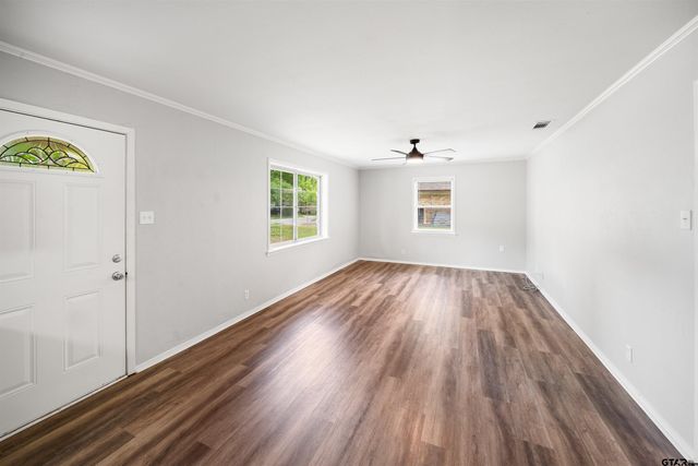 303 Shady Ln, Whitehouse, TX 75791