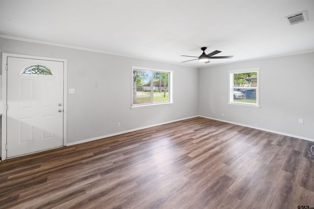 303 Shady Ln, Whitehouse, TX 75791