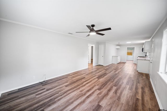 303 Shady Ln, Whitehouse, TX 75791