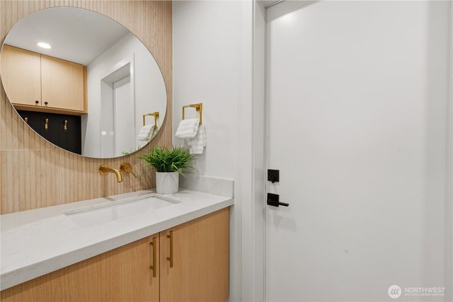 1122 N 34th Street, Renton, WA 98056