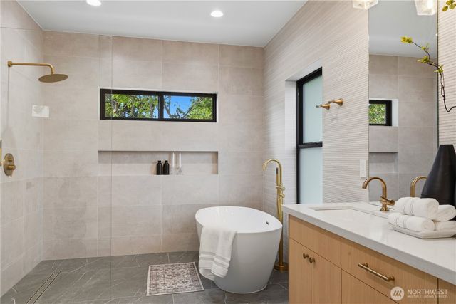 1122 N 34th Street, Renton, WA 98056