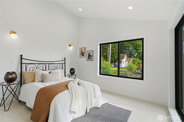 1122 N 34th Street, Renton, WA 98056