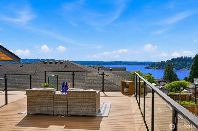 1122 N 34th Street, Renton, WA 98056