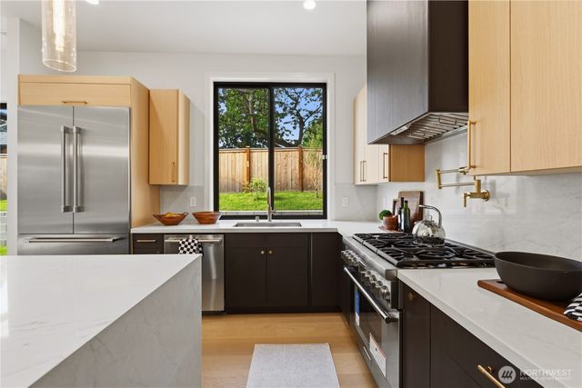 1122 N 34th Street, Renton, WA 98056