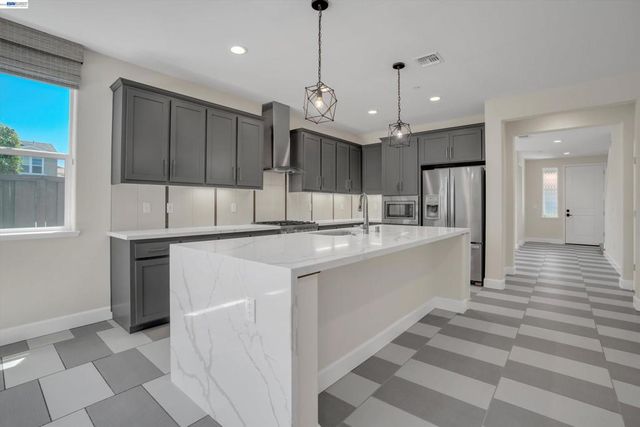 208 Halloran Ct, Brentwood, CA 94513