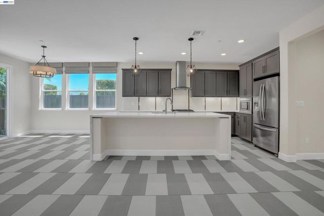 208 Halloran Ct, Brentwood, CA 94513