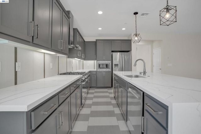 208 Halloran Ct, Brentwood, CA 94513