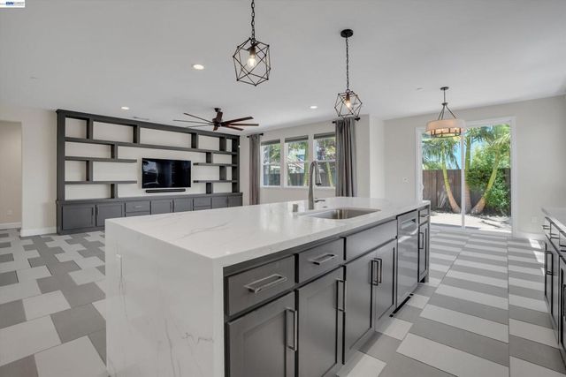 208 Halloran Ct, Brentwood, CA 94513