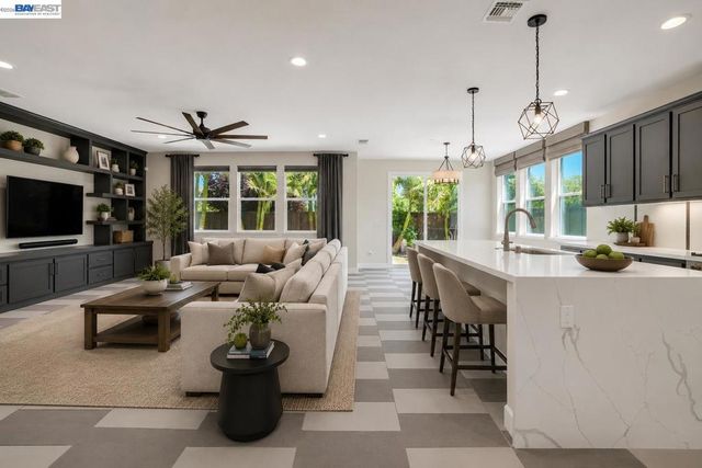 208 Halloran Ct, Brentwood, CA 94513