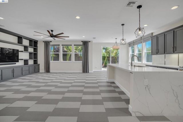 208 Halloran Ct, Brentwood, CA 94513