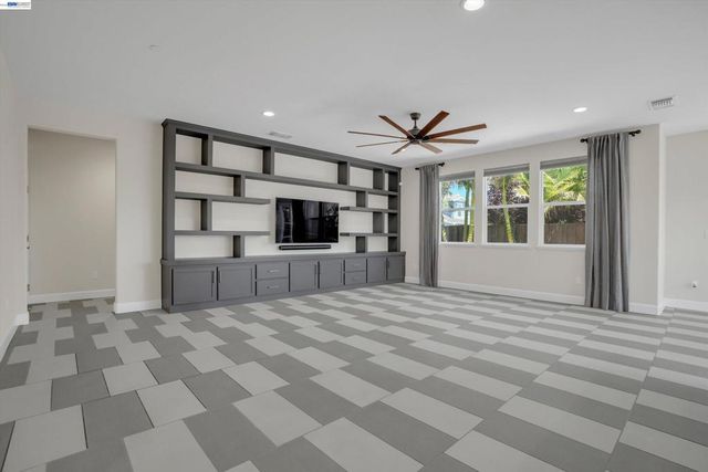 208 Halloran Ct, Brentwood, CA 94513