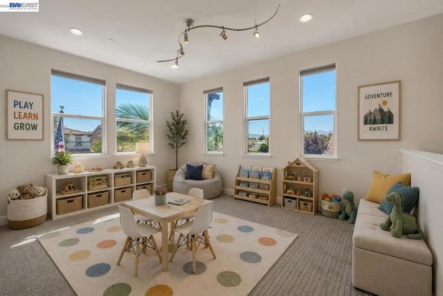 208 Halloran Ct, Brentwood, CA 94513